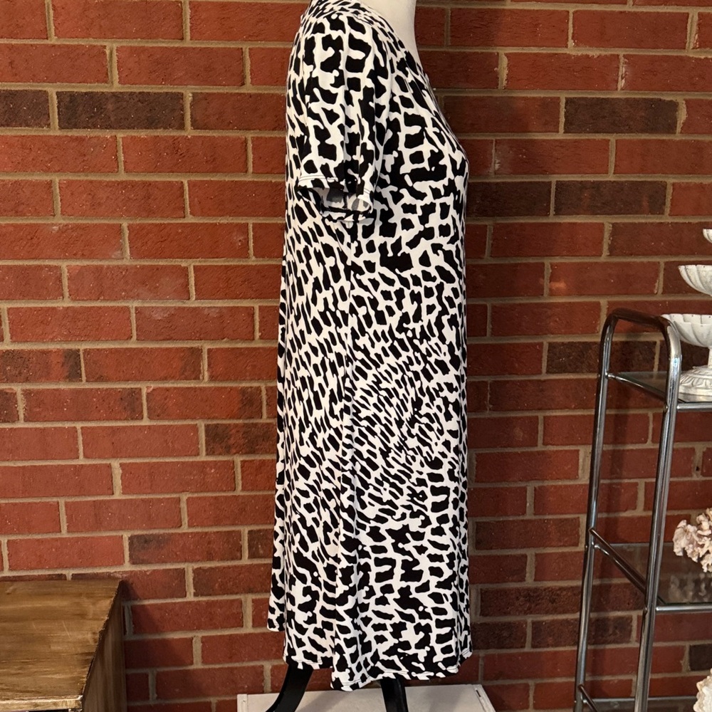 Chico's Black & White Animal Rain Brielle Knee Dress - Picture 3 of 9
